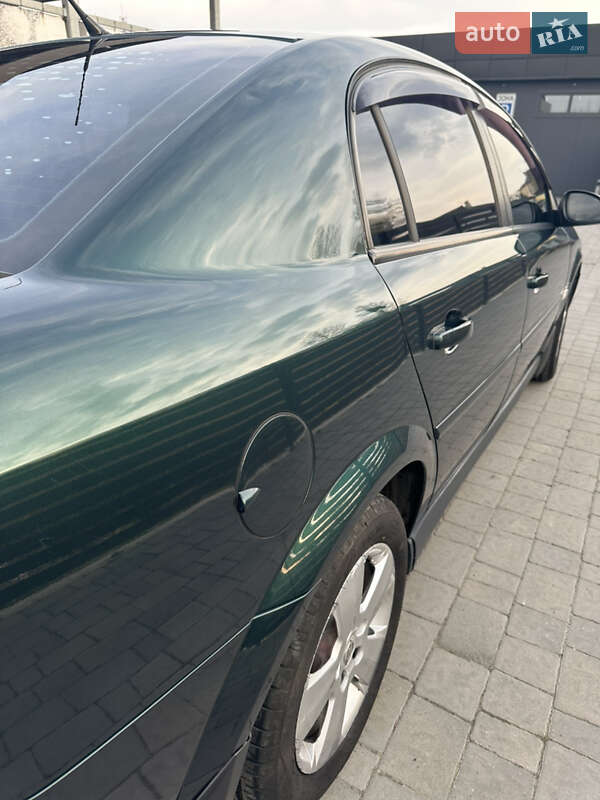Седан Opel Vectra 2004 в Львове