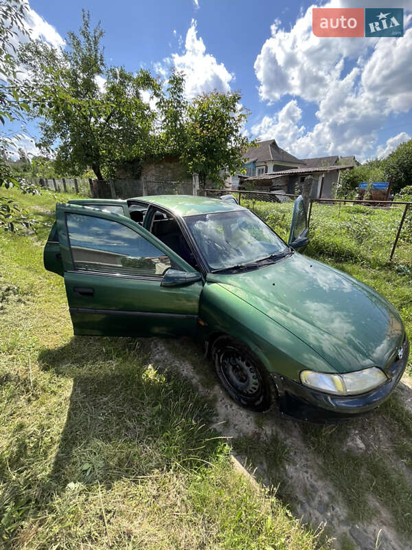 Седан Opel Vectra 1996 в Городке