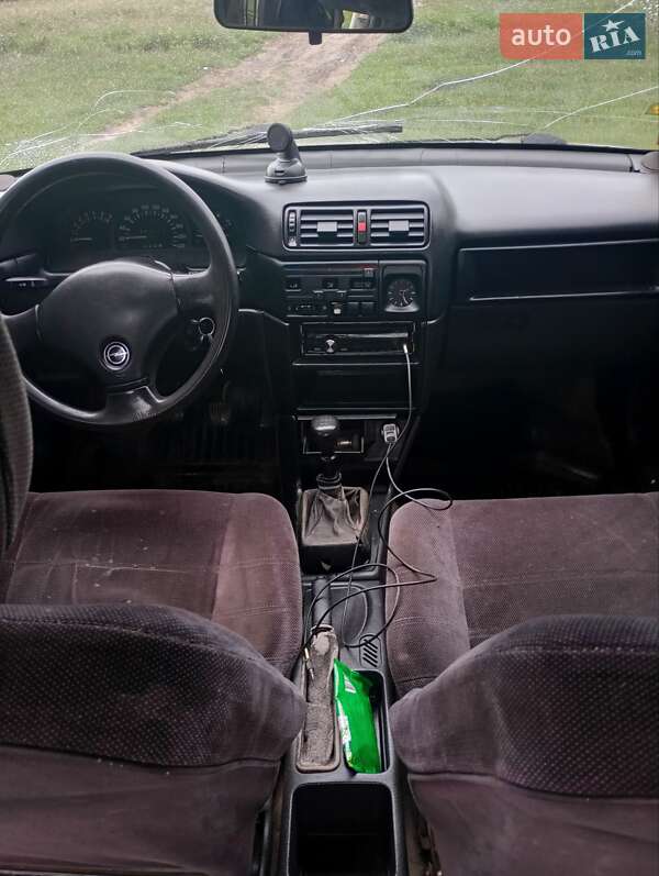 Седан Opel Vectra 1990 в Ровно
