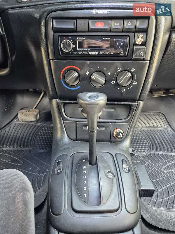 Седан Opel Vectra 1998 в Тернополе