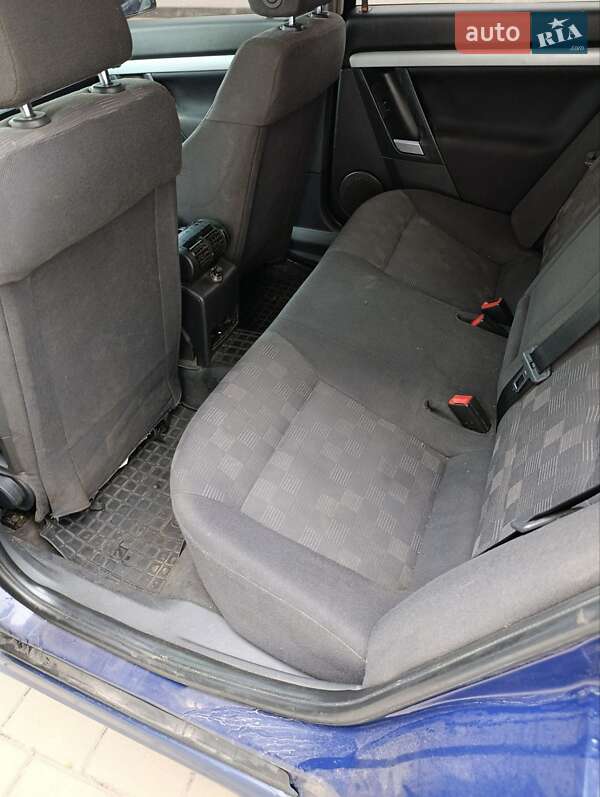 Седан Opel Vectra 2004 в Житомирі