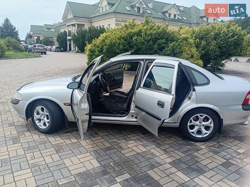 Седан Opel Vectra 1997 в Судовой Вишне