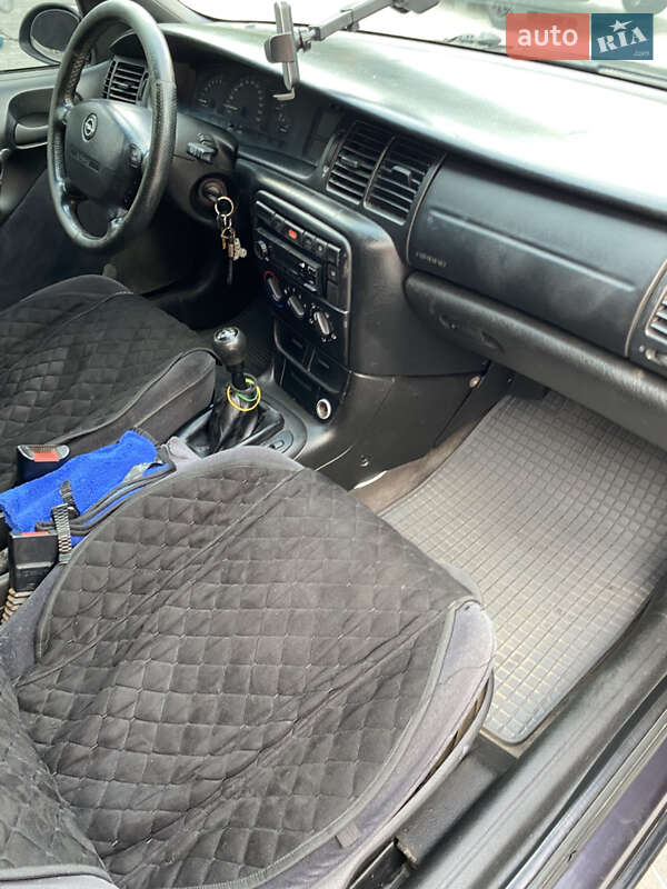 Седан Opel Vectra 1996 в Коломиї