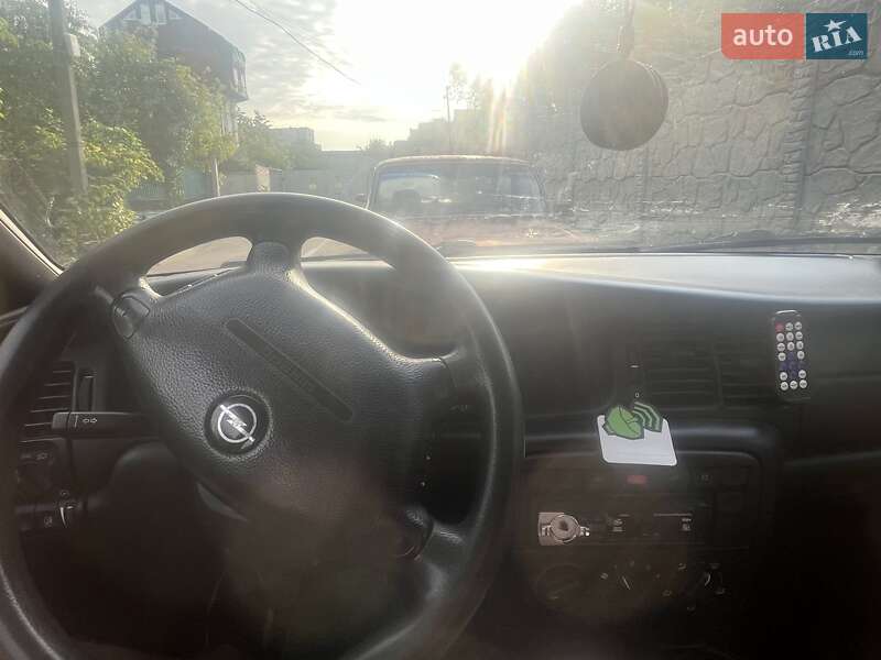 Седан Opel Vectra 1998 в Львові
