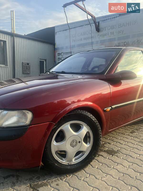 Седан Opel Vectra 1998 в Львові