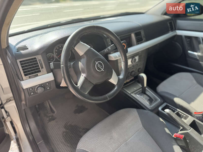 Седан Opel Vectra 2005 в Украинке