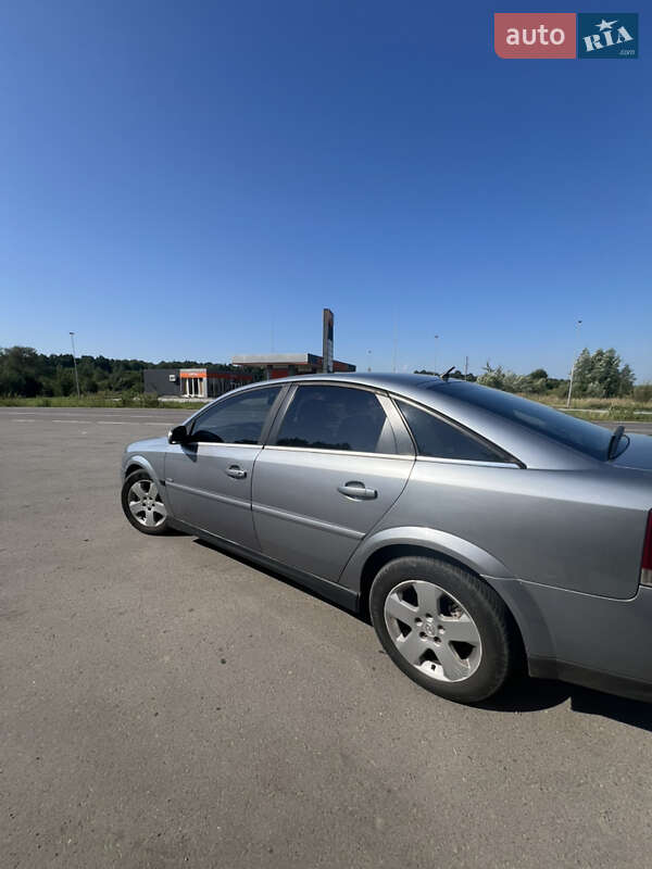 Лифтбек Opel Vectra 2004 в Ивано-Франковске