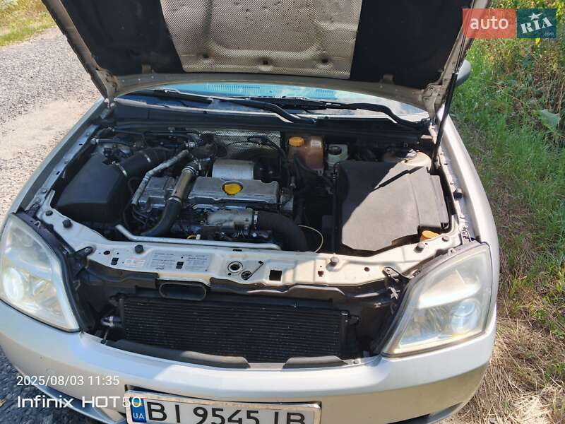 Седан Opel Vectra 2002 в Гадяче