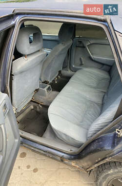 Седан Opel Vectra 1989 в 