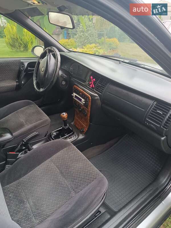 Седан Opel Vectra 1998 в Рогатине
