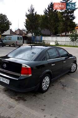 Седан Opel Vectra 2004 в Черновцах