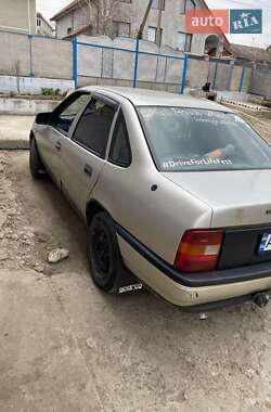Седан Opel Vectra 1989 в Івано-Франківську