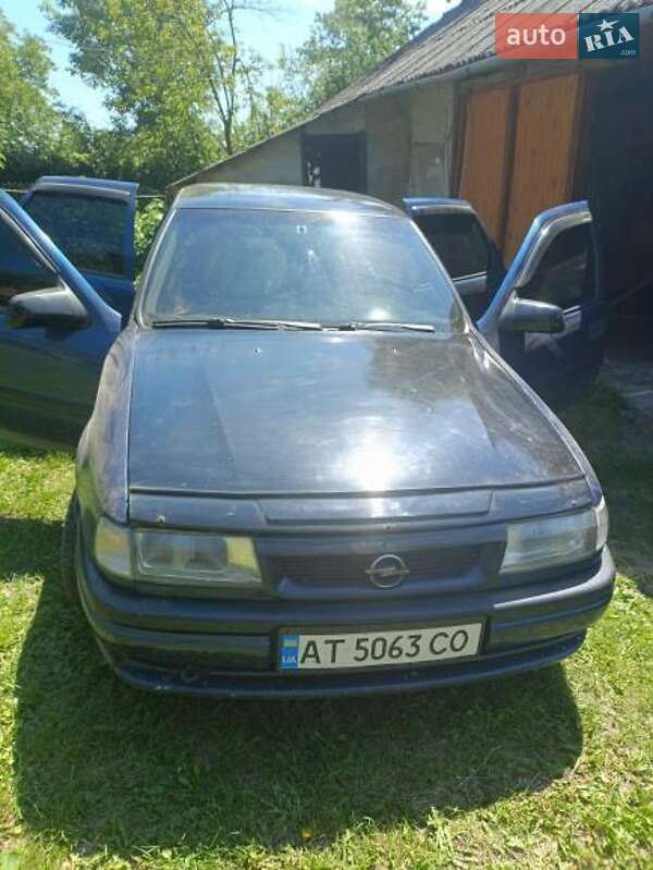 Лифтбек Opel Vectra 1993 в Ивано-Франковске фото 2 Лифтбек Opel Vectra 1993 в Ивано-Франковске
