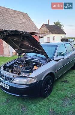 Седан Opel Vectra 1997 в Сарнах