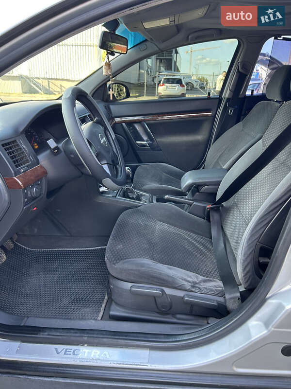 Седан Opel Vectra 2003 в Львове