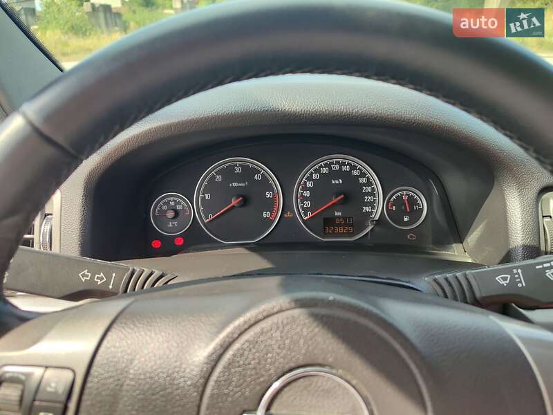 Универсал Opel Vectra 2006 в Новом Роздоле