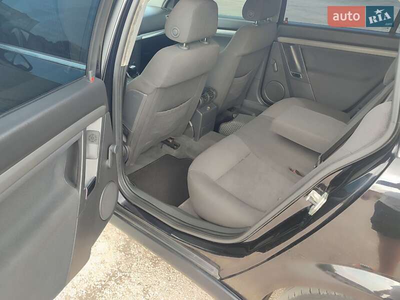Универсал Opel Vectra 2006 в Новом Роздоле