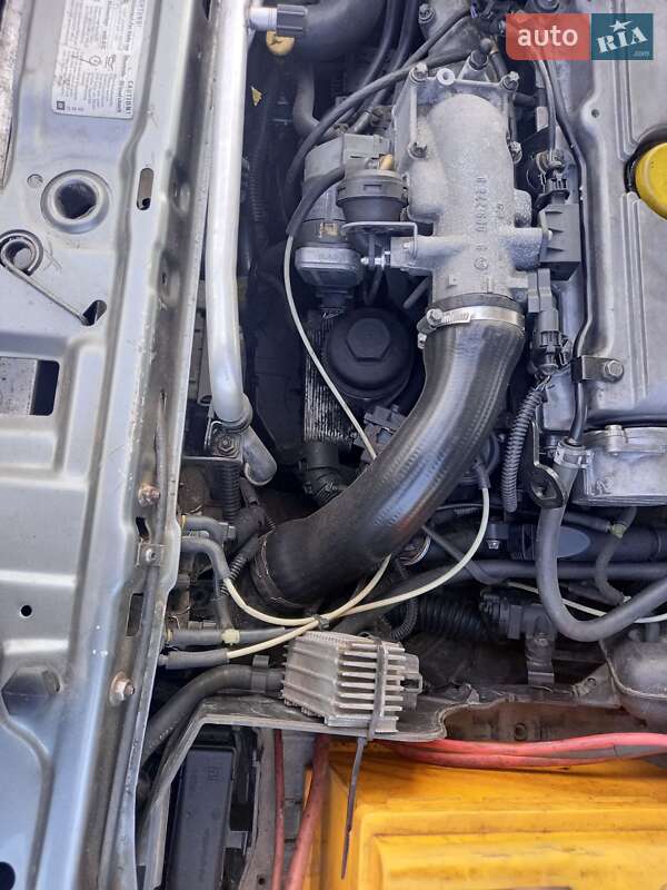 Универсал Opel Vectra 2004 в Черновцах