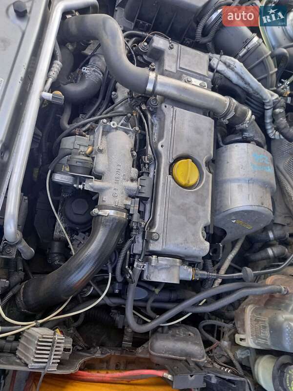 Универсал Opel Vectra 2004 в Черновцах