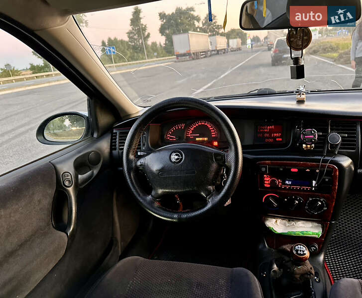 Седан Opel Vectra 1999 в Ромнах