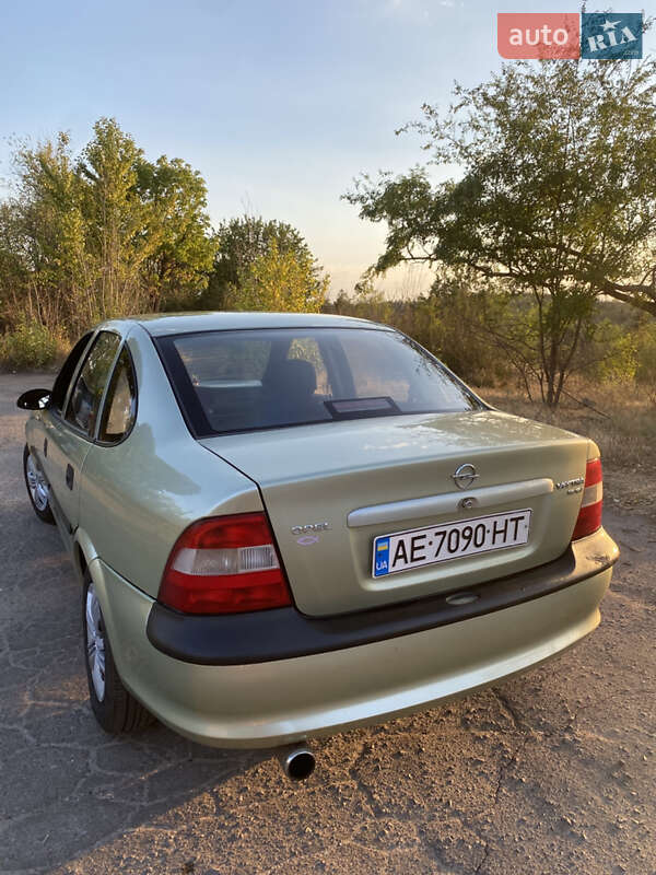 Седан Opel Vectra 1996 в Покрове
