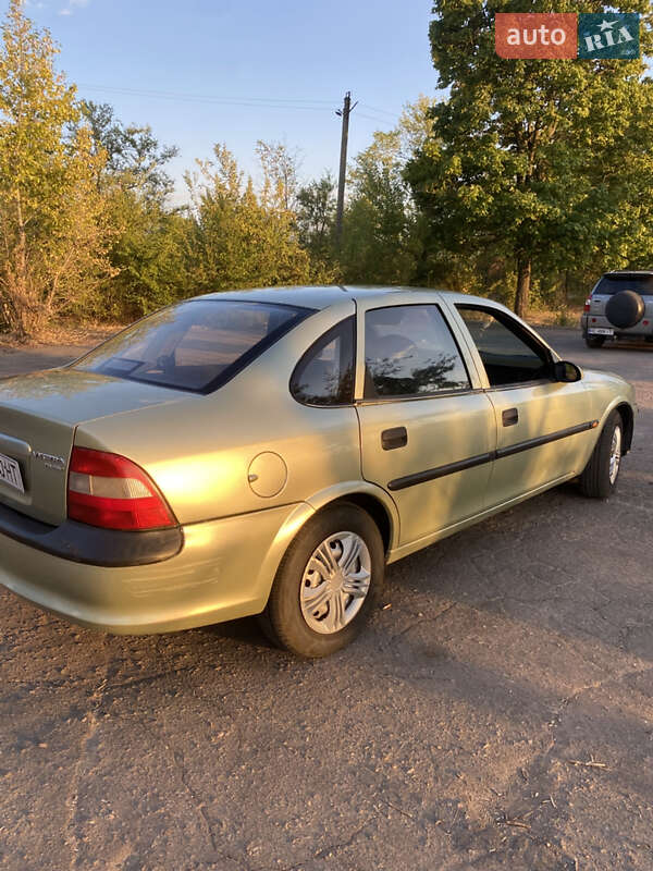 Седан Opel Vectra 1996 в Покрове