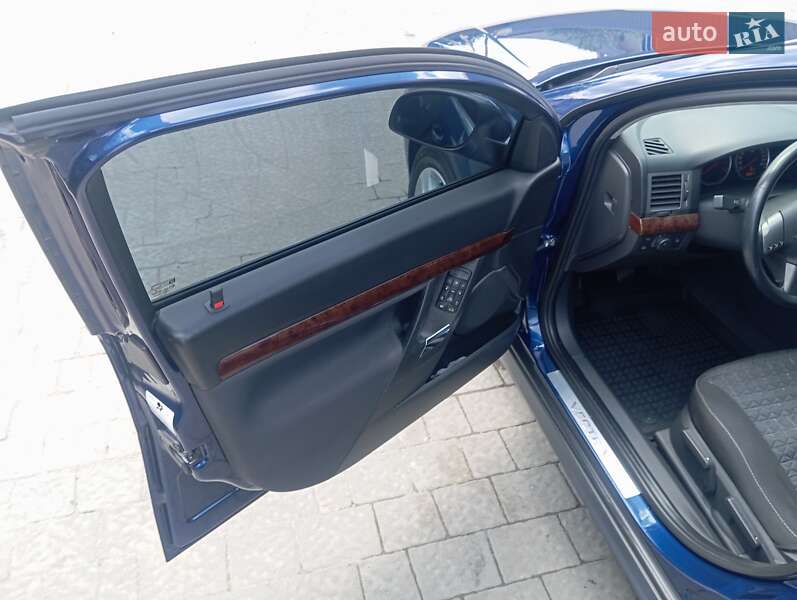 Седан Opel Vectra 2004 в Ивано-Франковске