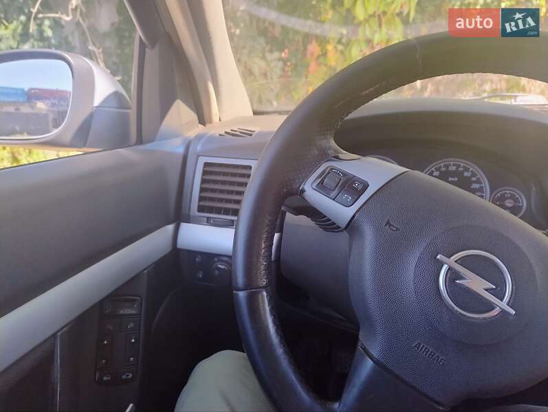 Лифтбек Opel Vectra 2005 в Борисполе