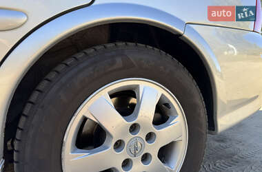 Седан Opel Vectra 2001 в 