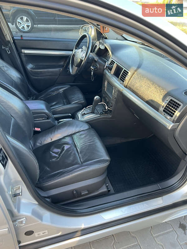 Лифтбек Opel Vectra 2006 в Виннице