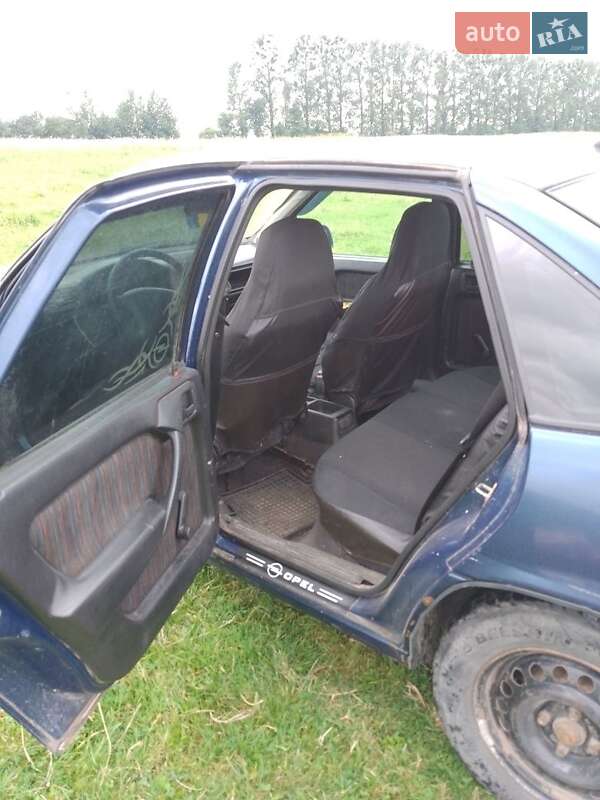 Седан Opel Vectra 1993 в Берестечку