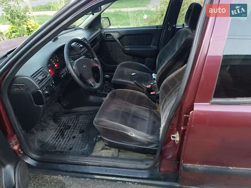 Седан Opel Vectra 1990 в Львове