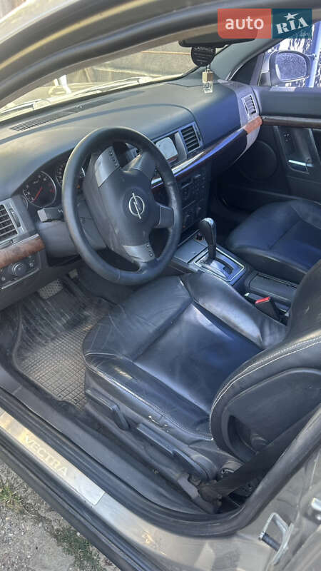 Седан Opel Vectra 2004 в Одесі