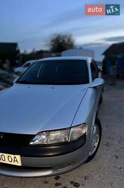 Седан Opel Vectra 1999 в Попельне