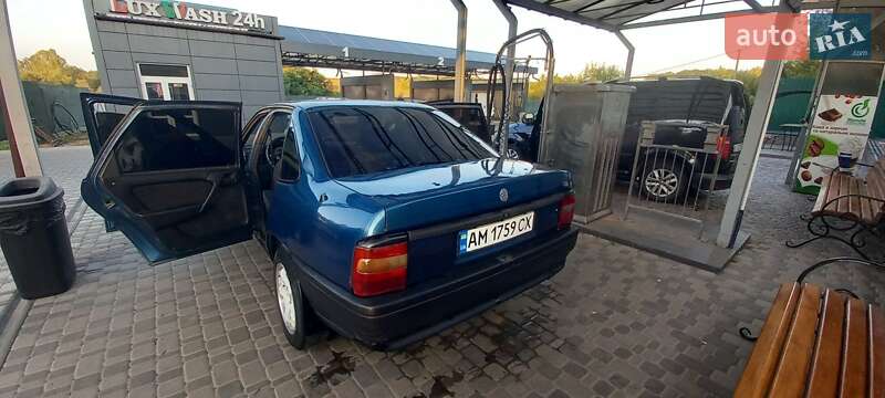 Седан Opel Vectra 1989 в Лохвице