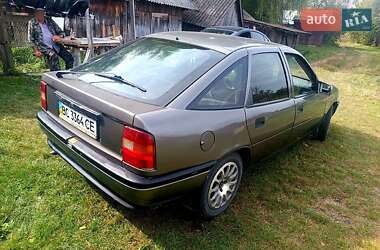 Лифтбек Opel Vectra 1990 в 