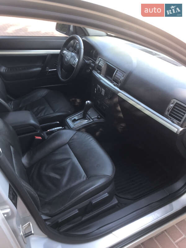 Седан Opel Vectra 2008 в Прилуках