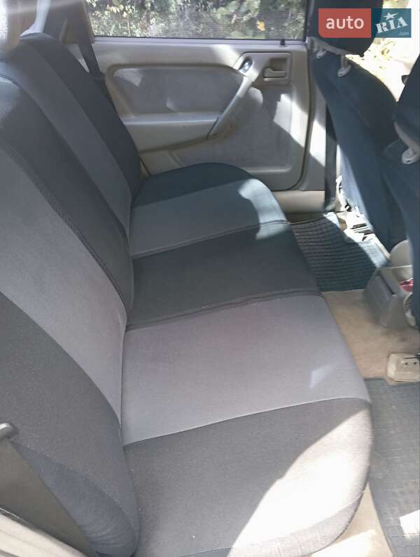 Седан Opel Vectra 1989 в Глевахе