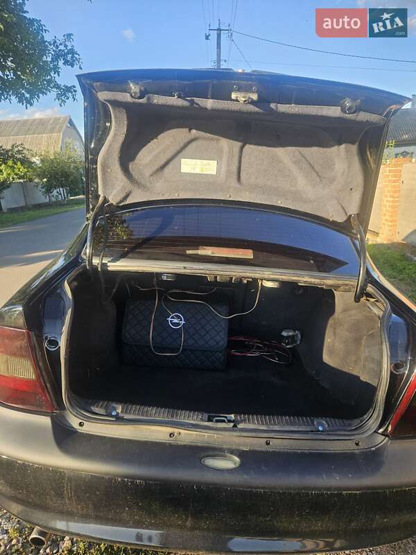 Седан Opel Vectra 1997 в Кегичевке
