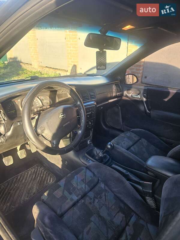 Седан Opel Vectra 1997 в Кегичевке