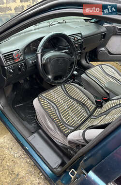 Седан Opel Vectra 1995 в 