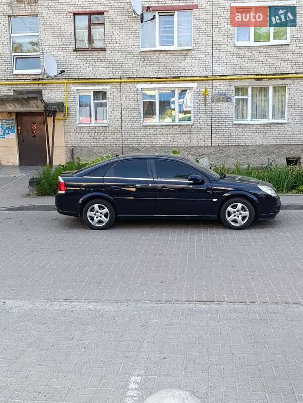 Лифтбек Opel Vectra 2006 в Новояворовске