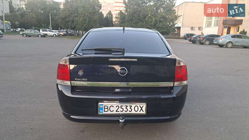 Лифтбек Opel Vectra 2006 в Новояворовске