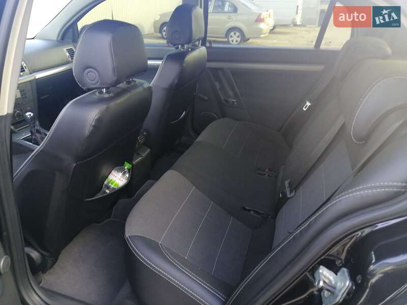 Седан Opel Vectra 2006 в Киеве