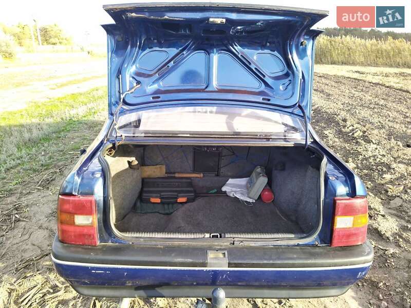 Седан Opel Vectra 1990 в Черкассах фото 27 Седан Opel Vectra 1990 в Черкассах