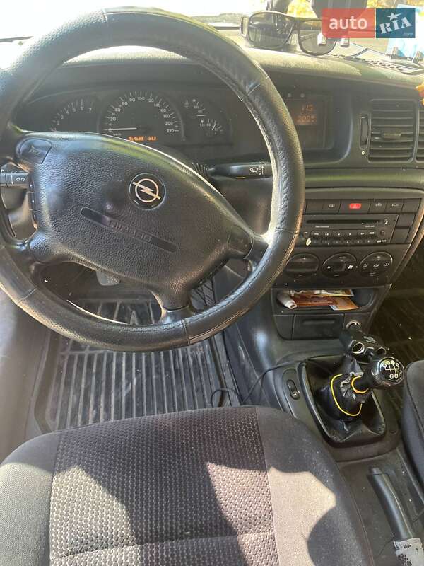 Седан Opel Vectra 2001 в Коростені