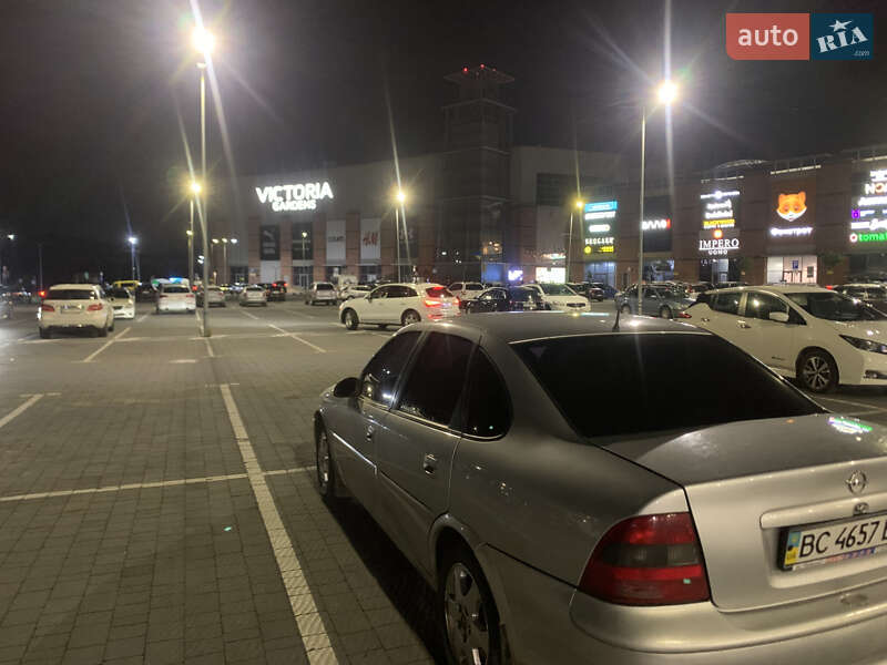 Седан Opel Vectra 1998 в Львове