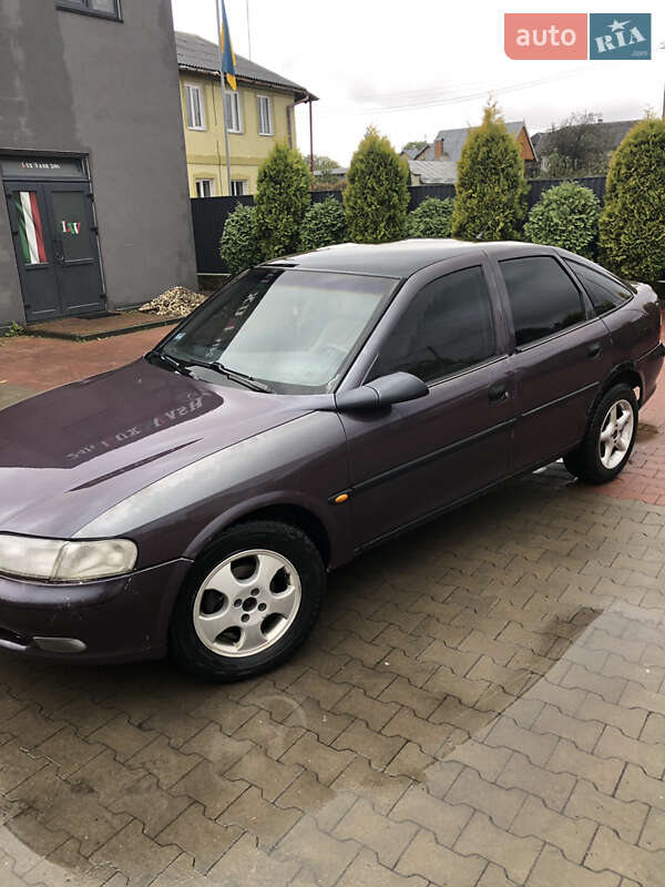 Лифтбек Opel Vectra 1996 в Долине