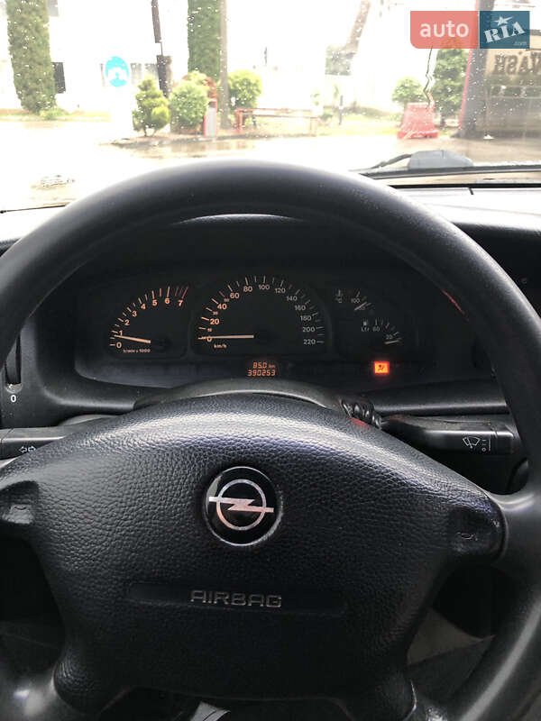 Лифтбек Opel Vectra 1996 в Долине