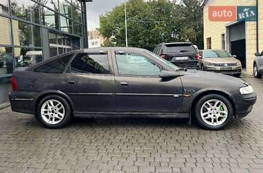 Лифтбек Opel Vectra 2000 в 